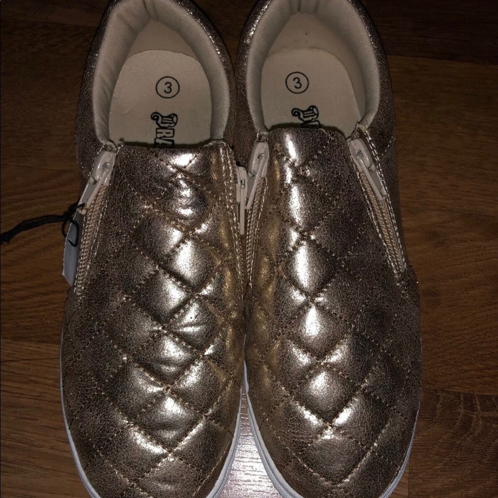 Gold slip on shoes for Kids Size: 3Y